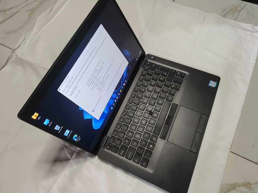 Dell Latitude 5400 - Core i5 8th Gen, 8GB, 256GB SSD — Photo 3